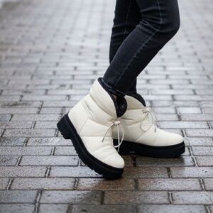 Guess Women's Leeda 2
Puffer Cold Weather puffer boots